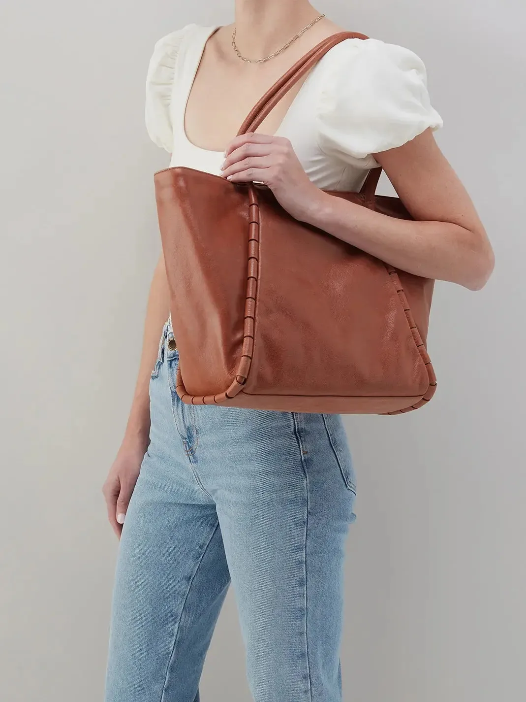 HOBO Phoebe Tote: Sanda Cruz Leather